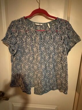 Label Be Women's Light Blue Lace Overlay Short Sleeve Top